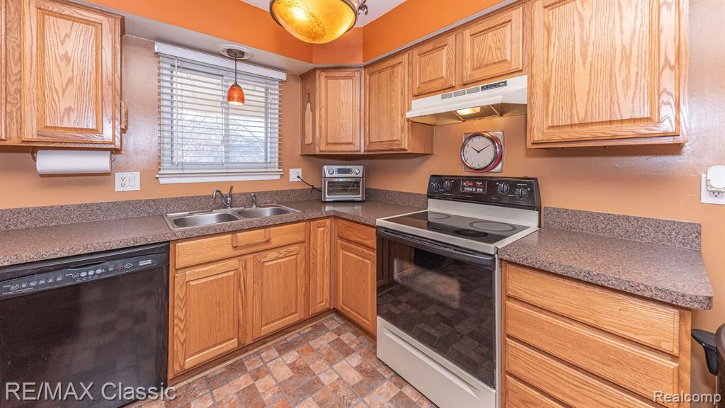 40764 CRABTREE Lane, Plymouth, MI 48170 — Photo 11
