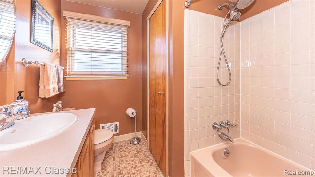 40764 CRABTREE Lane, Plymouth, MI 48170 — Photo 18