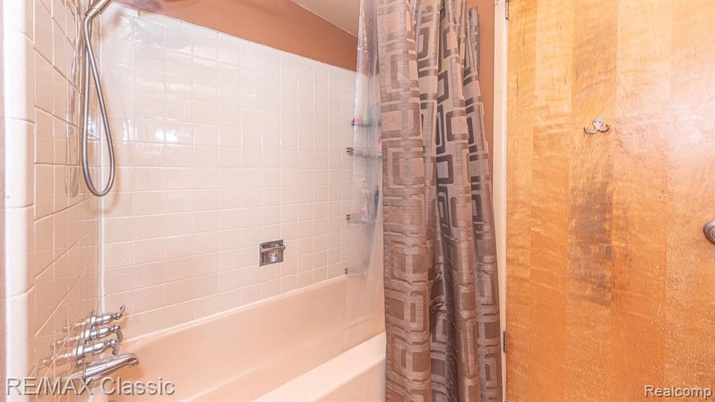 40764 CRABTREE Lane, Plymouth, MI 48170 — Photo 19