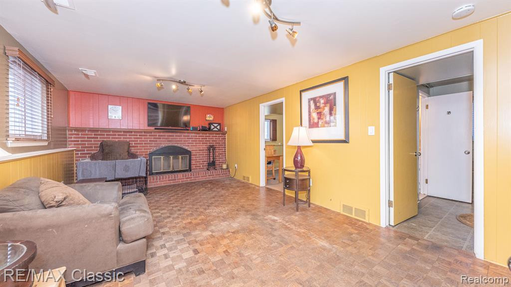 40764 CRABTREE Lane, Plymouth, MI 48170 — Photo 32