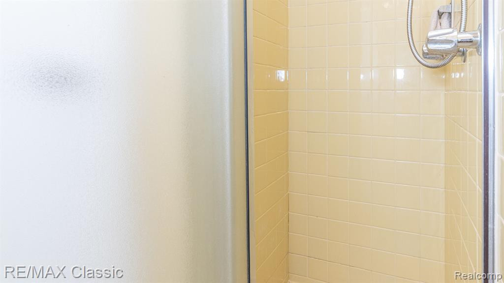 40764 CRABTREE Lane, Plymouth, MI 48170 — Photo 36
