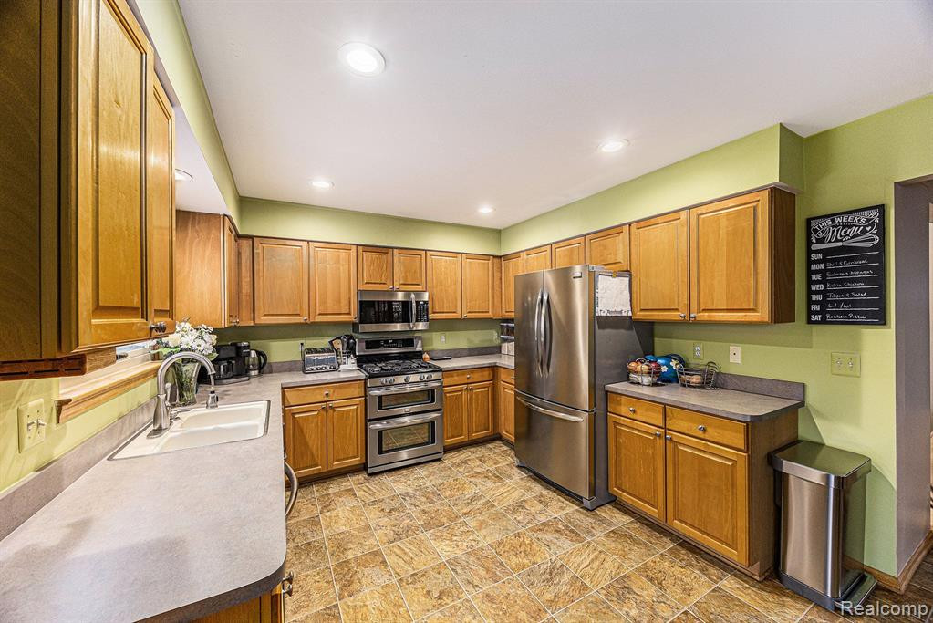 45937 DUKE Drive, Chesterfield, MI — Photo 19
