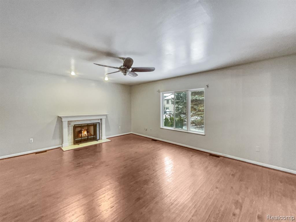 4203 SUNBURST Avenue, Waterford, MI 48329 — Photo 3