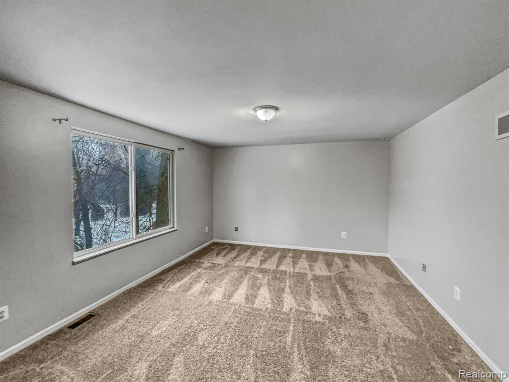 4203 SUNBURST Avenue, Waterford, MI 48329 — Photo 5