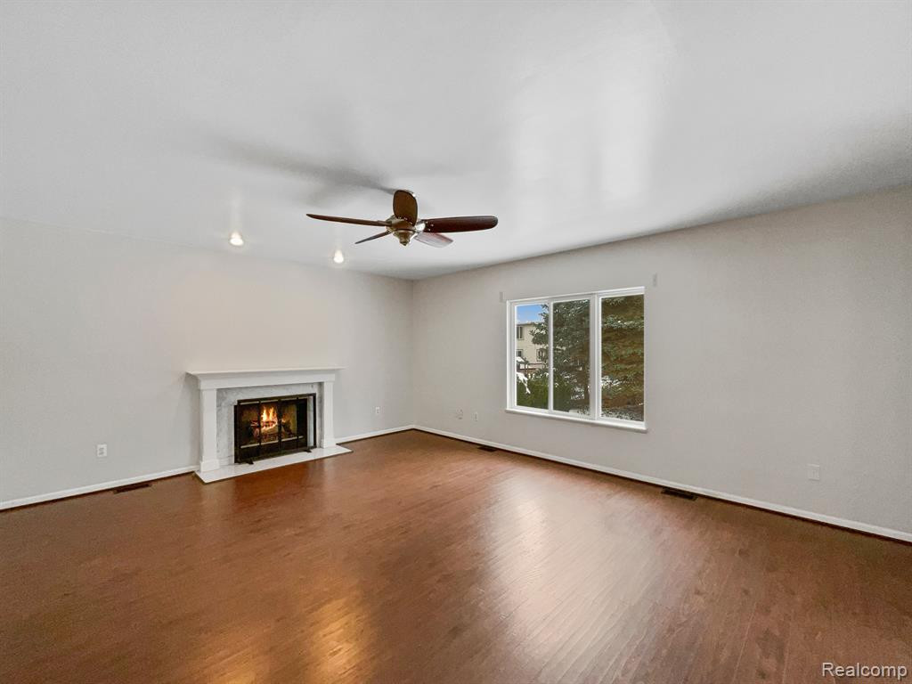 4203 SUNBURST Avenue, Waterford, MI 48329 — Photo 7