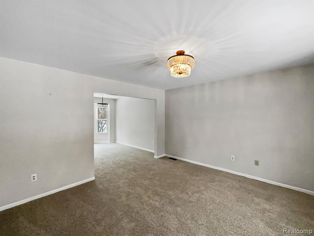 4203 SUNBURST Avenue, Waterford, MI 48329 — Photo 11