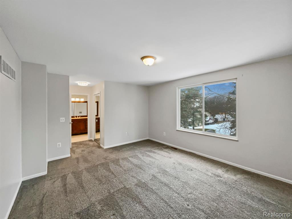 4203 SUNBURST Avenue, Waterford, MI 48329 — Photo 14