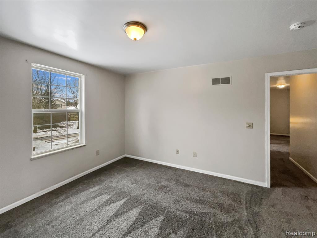 4203 SUNBURST Avenue, Waterford, MI 48329 — Photo 15