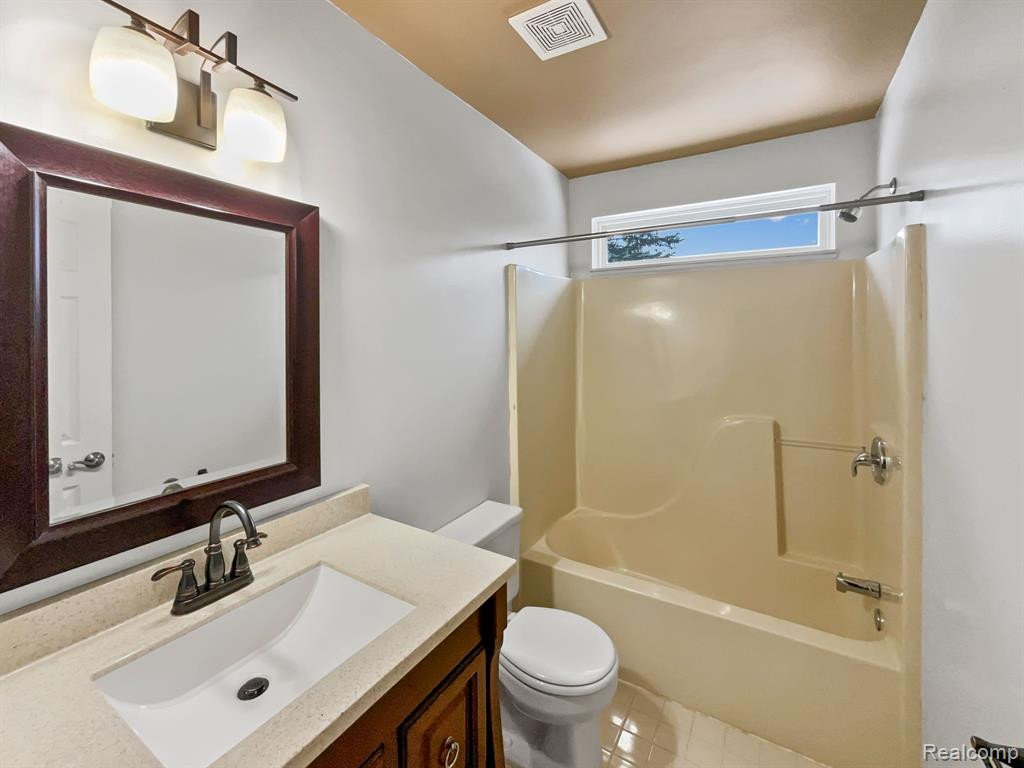 4203 SUNBURST Avenue, Waterford, MI 48329 — Photo 17