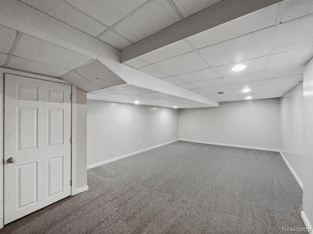4203 SUNBURST Avenue, Waterford, MI 48329 — Photo 18