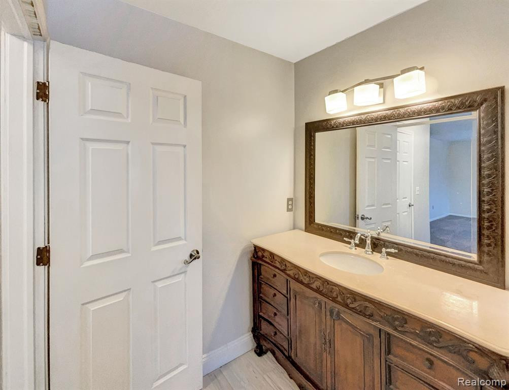 4203 SUNBURST Avenue, Waterford, MI 48329 — Photo 23