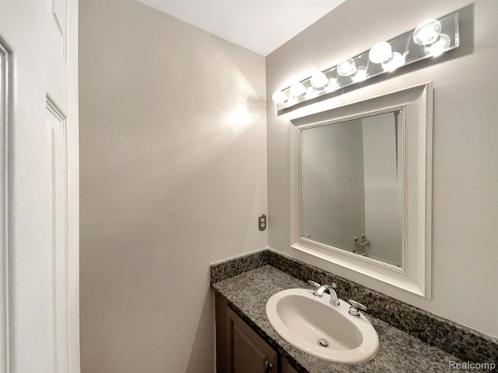 4203 SUNBURST Avenue, Waterford, MI 48329 — Photo 24