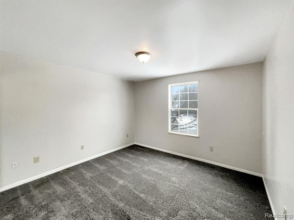 4203 SUNBURST Avenue, Waterford, MI 48329 — Photo 25