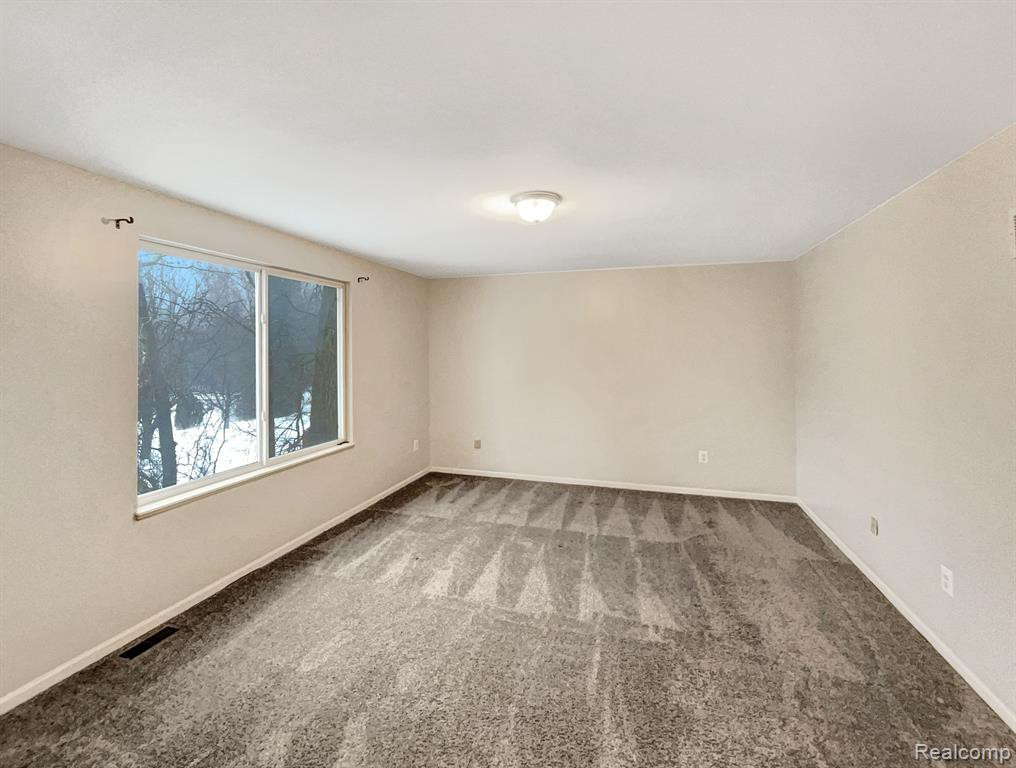 4203 SUNBURST Avenue, Waterford, MI 48329 — Photo 26