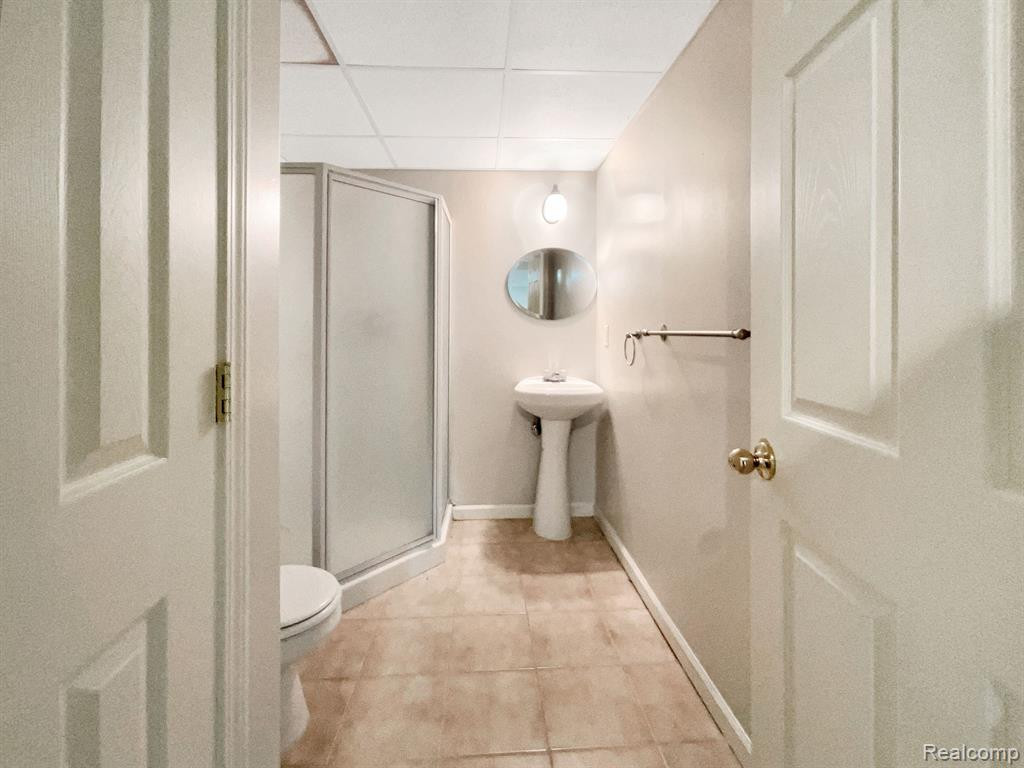 4203 SUNBURST Avenue, Waterford, MI 48329 — Photo 28