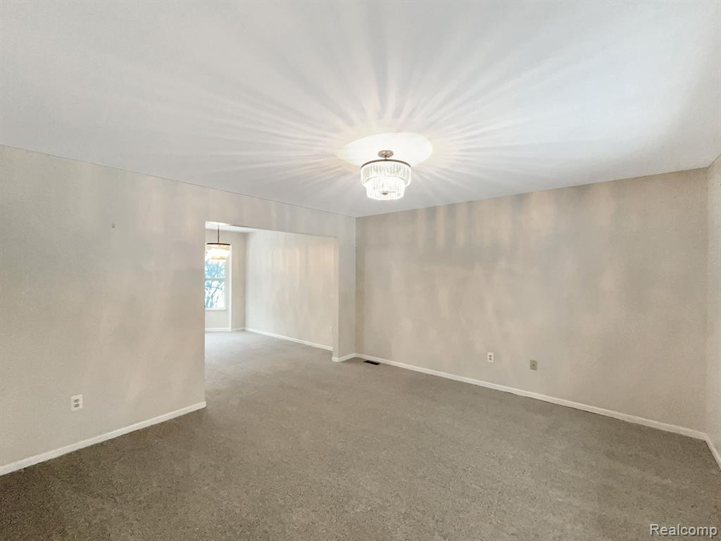 4203 SUNBURST Avenue, Waterford, MI 48329 — Photo 30