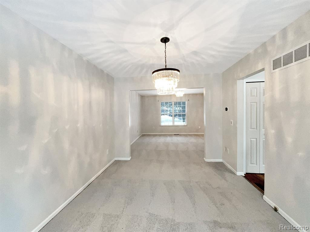 4203 SUNBURST Avenue, Waterford, MI 48329 — Photo 31