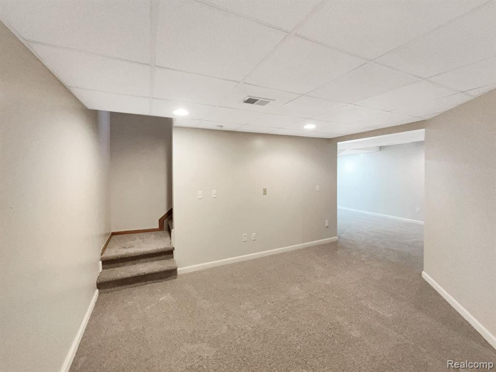 4203 SUNBURST Avenue, Waterford, MI 48329 — Photo 35