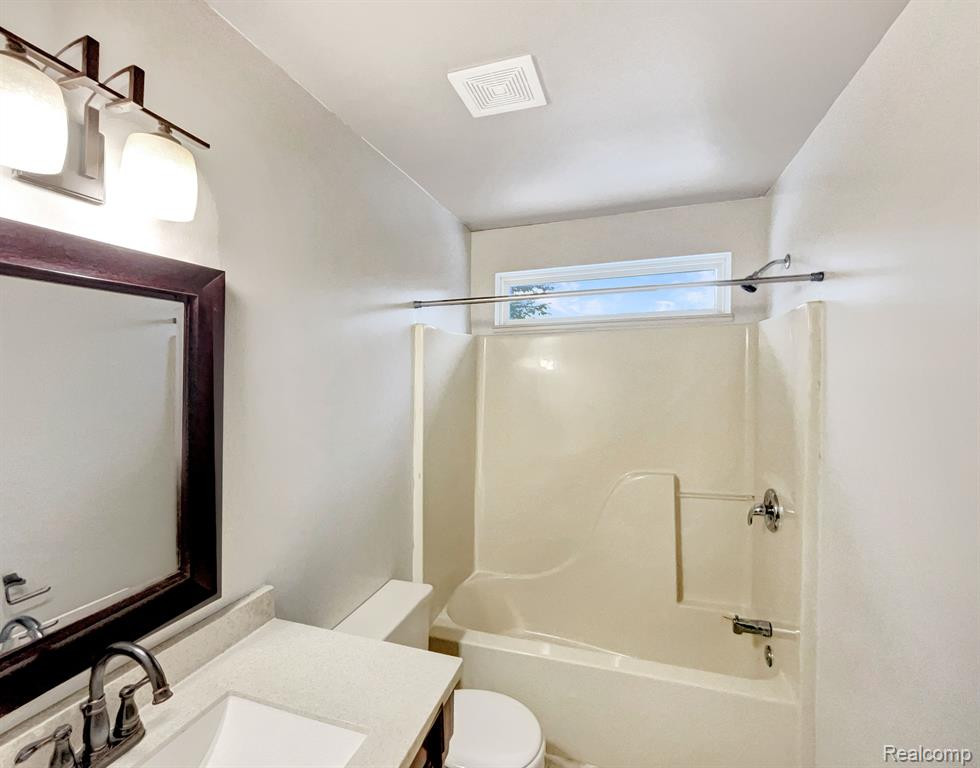 4203 SUNBURST Avenue, Waterford, MI 48329 — Photo 36