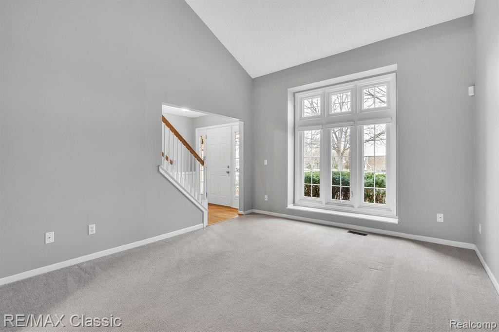 1458 S HIDDEN CREEK Drive, Saline, MI 48176 — Photo 9