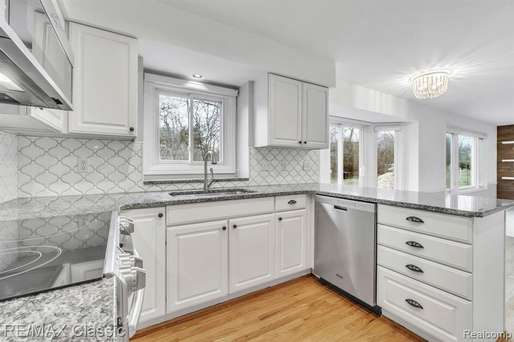 1458 S HIDDEN CREEK Drive, Saline, MI 48176 — Photo 14