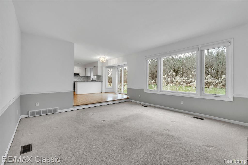 1458 S HIDDEN CREEK Drive, Saline, MI 48176 — Photo 26