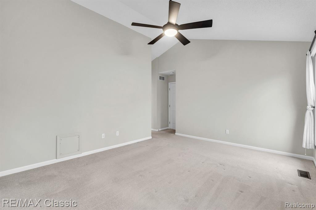 1458 S HIDDEN CREEK Drive, Saline, MI 48176 — Photo 31