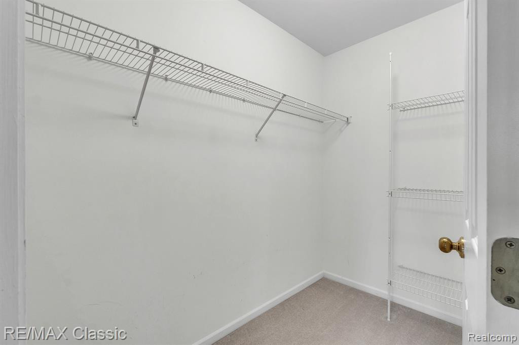 1458 S HIDDEN CREEK Drive, Saline, MI 48176 — Photo 32