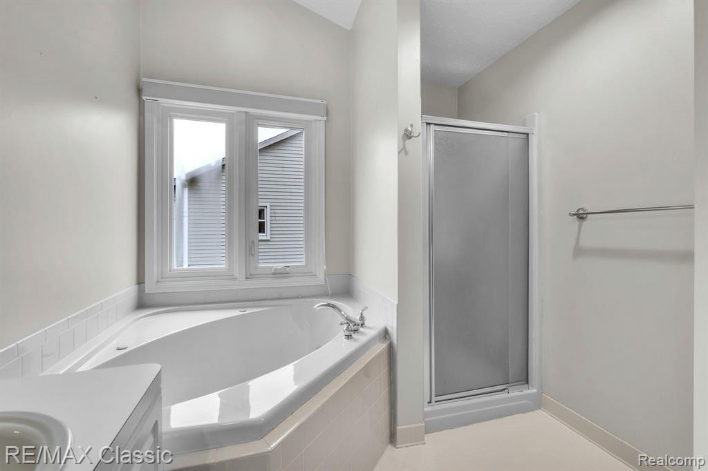 1458 S HIDDEN CREEK Drive, Saline, MI 48176 — Photo 34