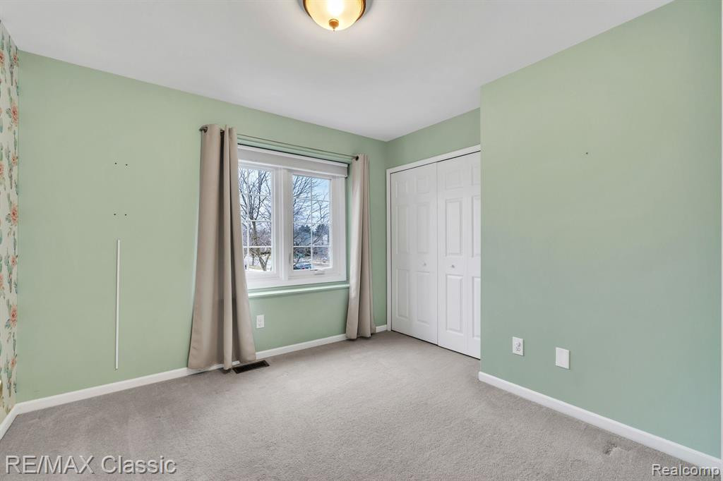 1458 S HIDDEN CREEK Drive, Saline, MI 48176 — Photo 36