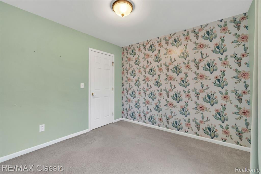1458 S HIDDEN CREEK Drive, Saline, MI 48176 — Photo 37