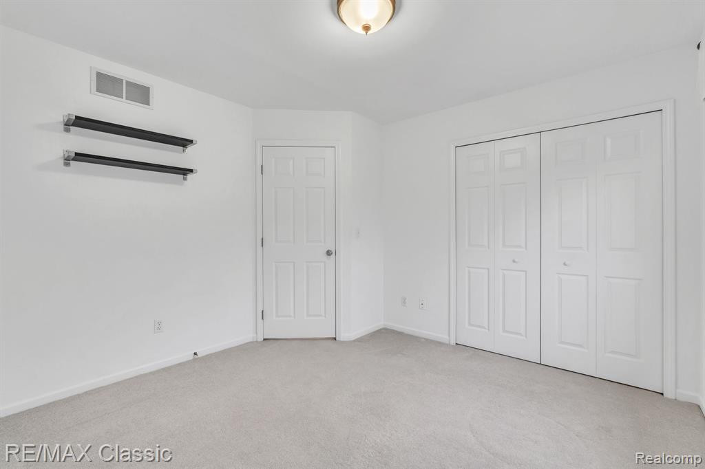1458 S HIDDEN CREEK Drive, Saline, MI 48176 — Photo 39
