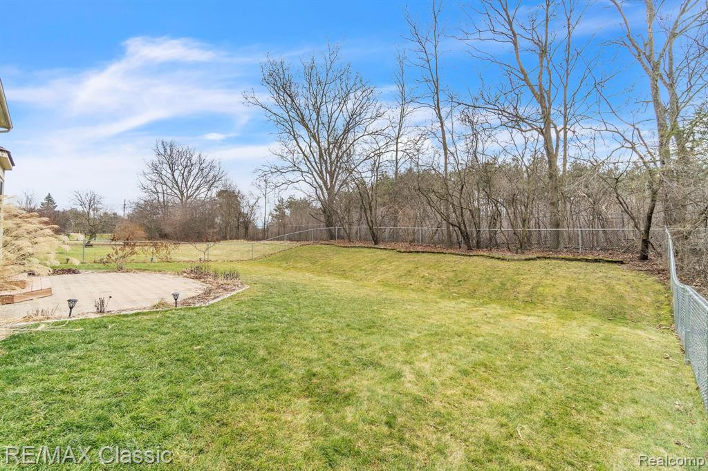 1458 S HIDDEN CREEK Drive, Saline, MI 48176 — Photo 48