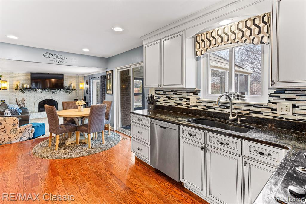 44296 Village, Canton, MI 48187 — Photo 9