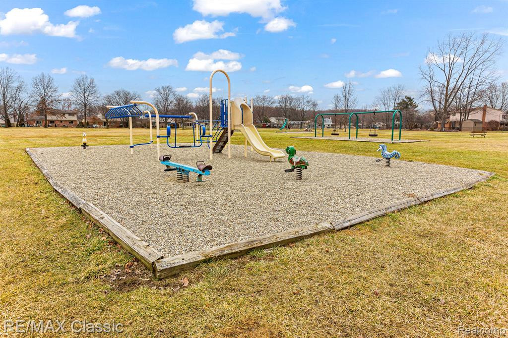 44296 Village, Canton, MI 48187 — Photo 36