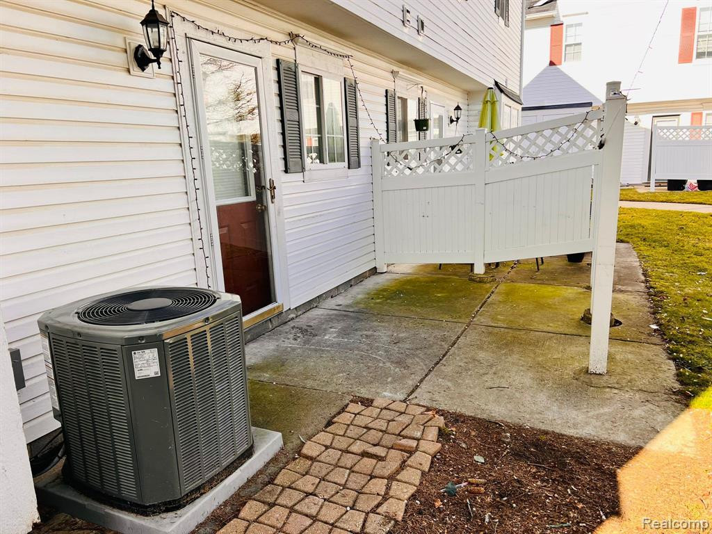 22236 CAPE COD Way, Farmington Hills, MI 48336 — Photo 3