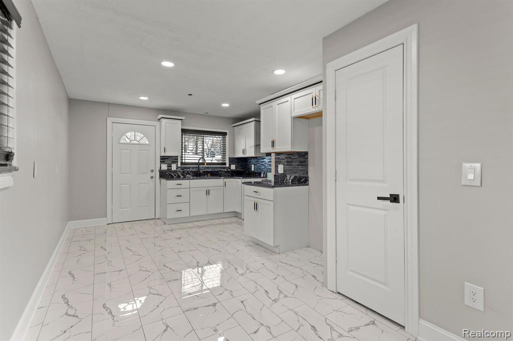 4103 DETROIT Street, Dearborn Heights, MI 48125 — Photo 5