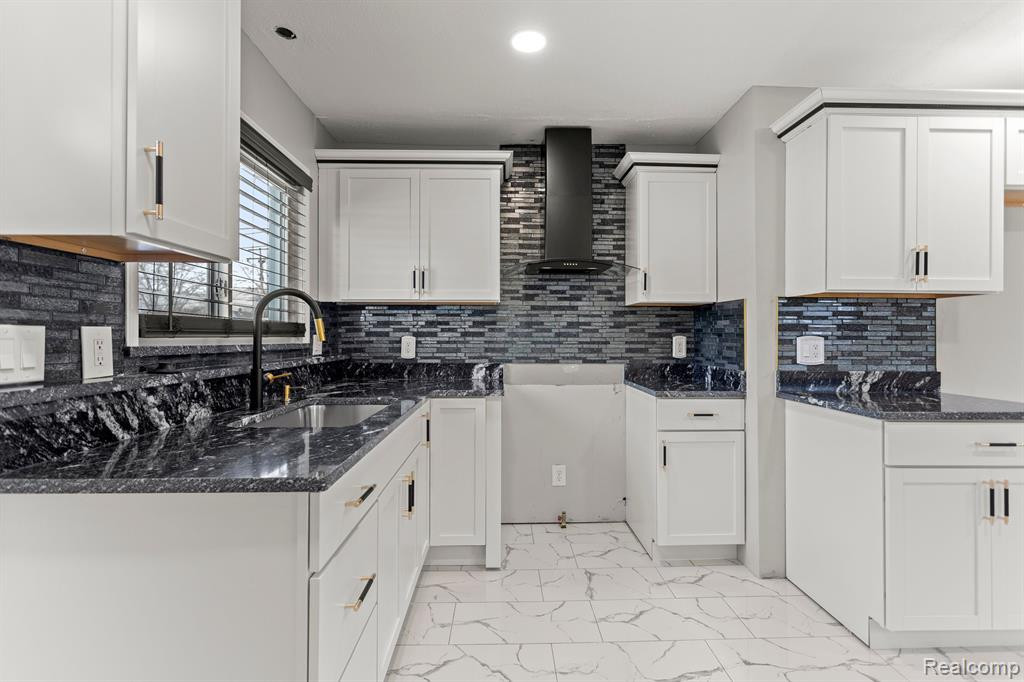 4103 DETROIT Street, Dearborn Heights, MI 48125 — Photo 9