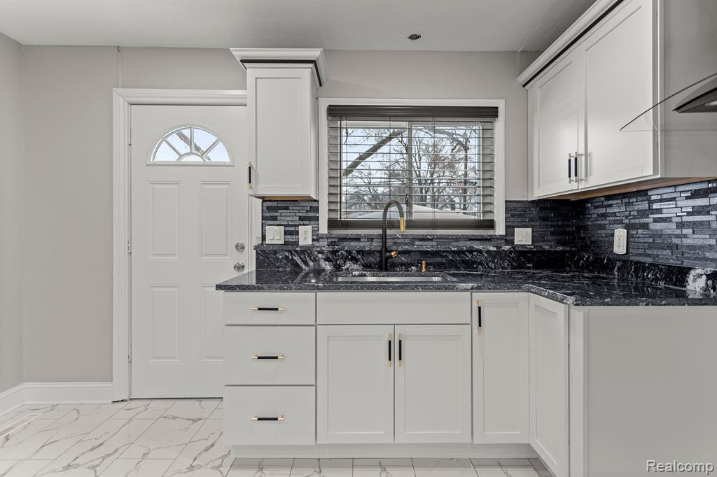 4103 DETROIT Street, Dearborn Heights, MI 48125 — Photo 11