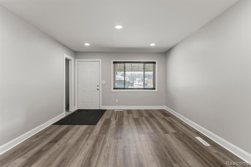4103 DETROIT Street, Dearborn Heights, MI 48125 — Photo 14
