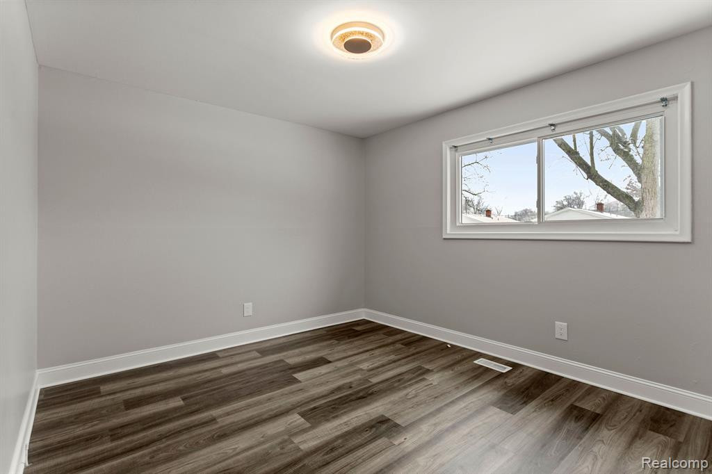 4103 DETROIT Street, Dearborn Heights, MI 48125 — Photo 17