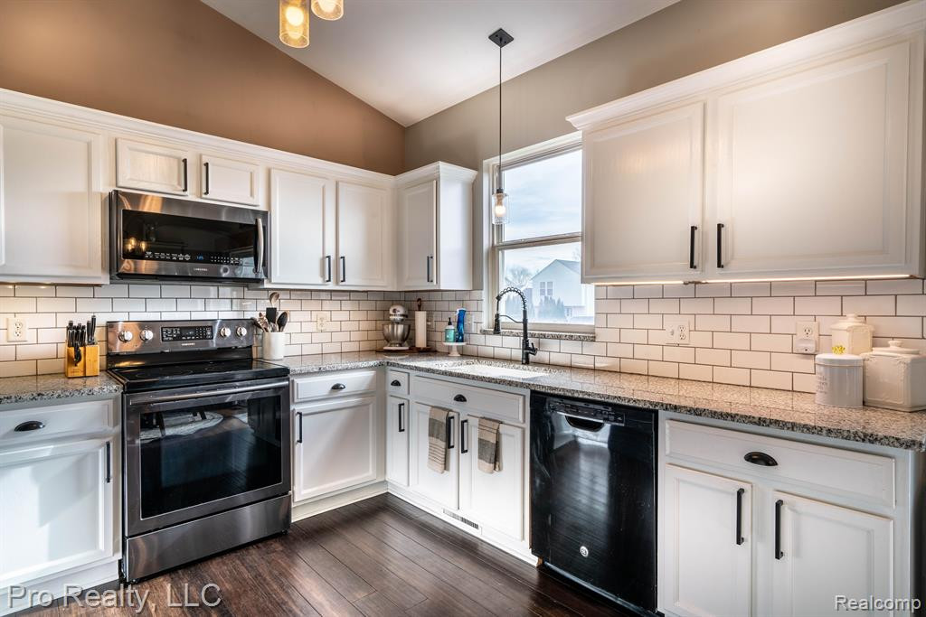 9980 W AVONDALE Circle, Ypsilanti, MI 48198 — Photo 3
