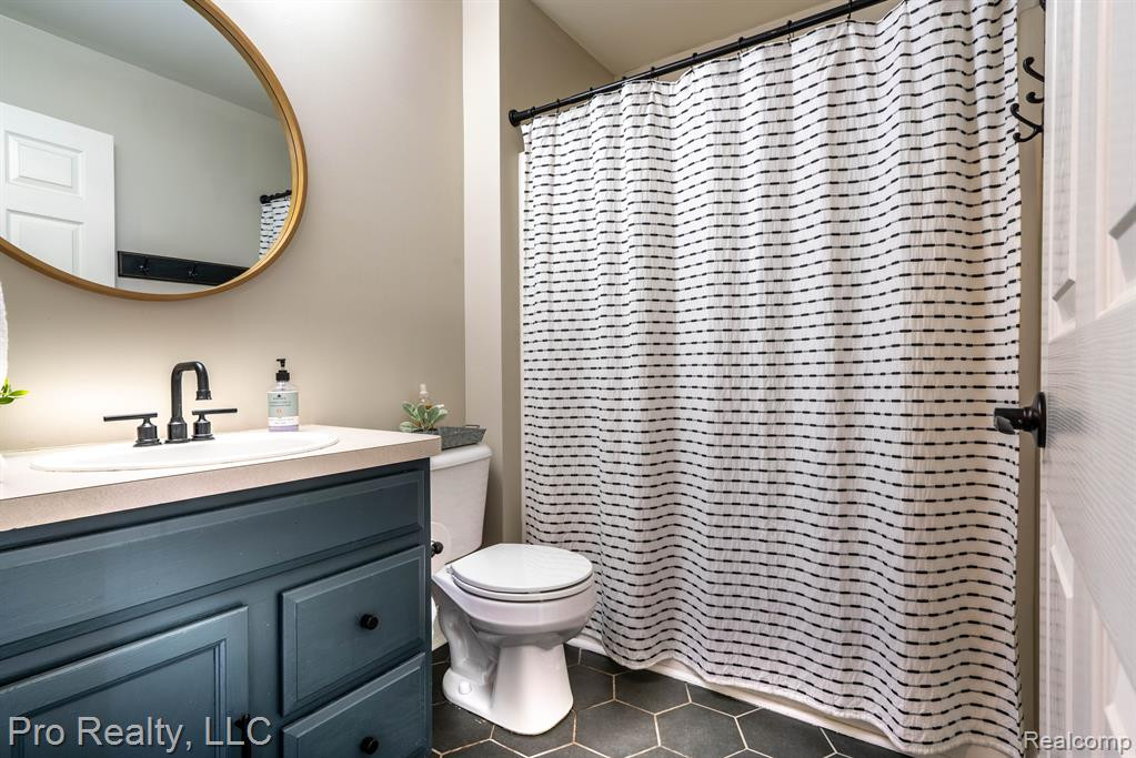 9980 W AVONDALE Circle, Ypsilanti, MI 48198 — Photo 13