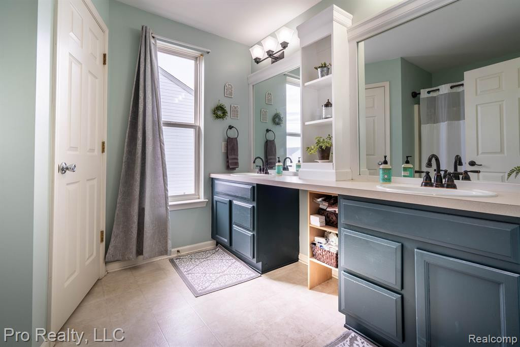 9980 W AVONDALE Circle, Ypsilanti, MI 48198 — Photo 15