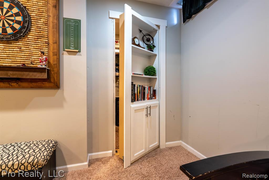 9980 W AVONDALE Circle, Ypsilanti, MI 48198 — Photo 22
