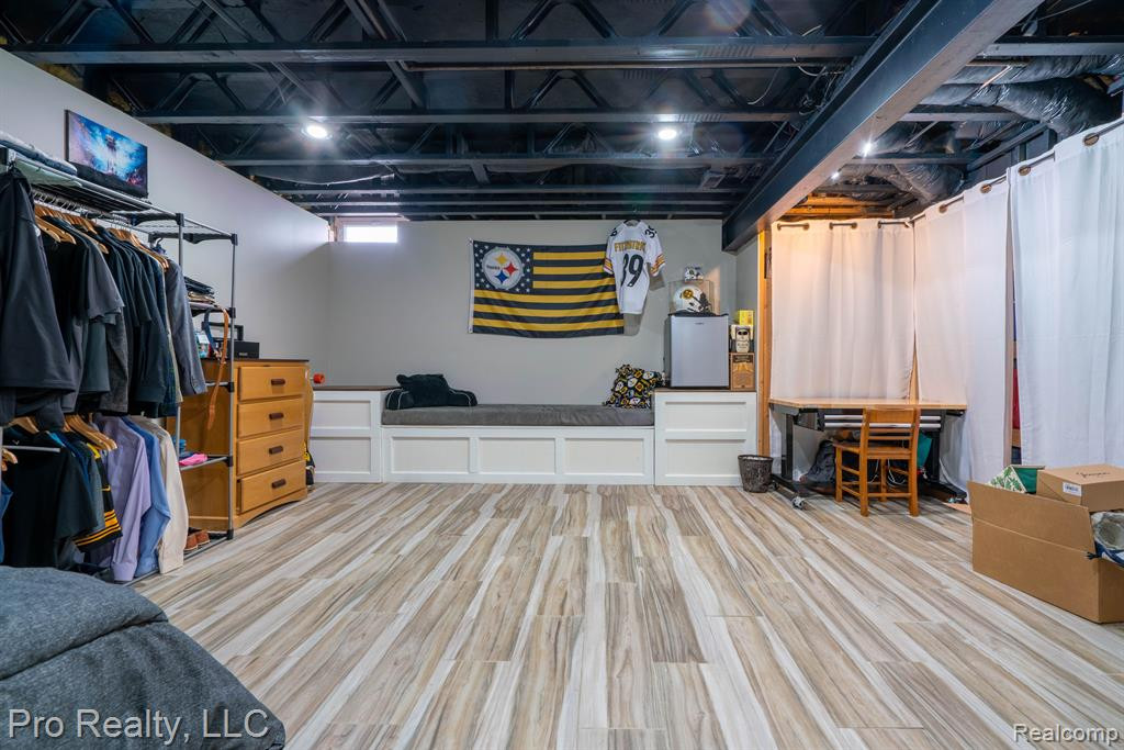 9980 W AVONDALE Circle, Ypsilanti, MI 48198 — Photo 24