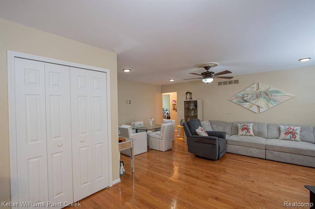 45292 Universal Court, Shelby Twp, MI 48317 — Photo 5