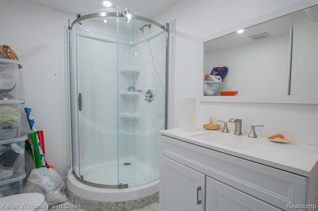 45292 Universal Court, Shelby Twp, MI 48317 — Photo 24