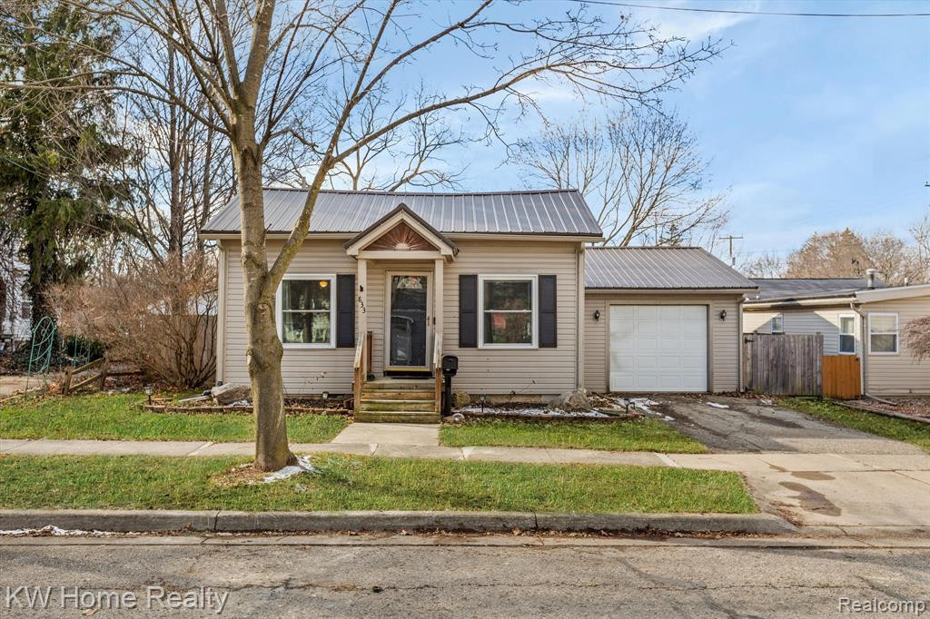 833 N MADISON Street, Lapeer, MI 48446 — Photo 2