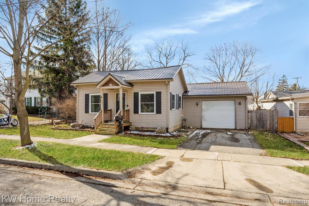833 N MADISON Street, Lapeer, MI 48446 — Photo 3